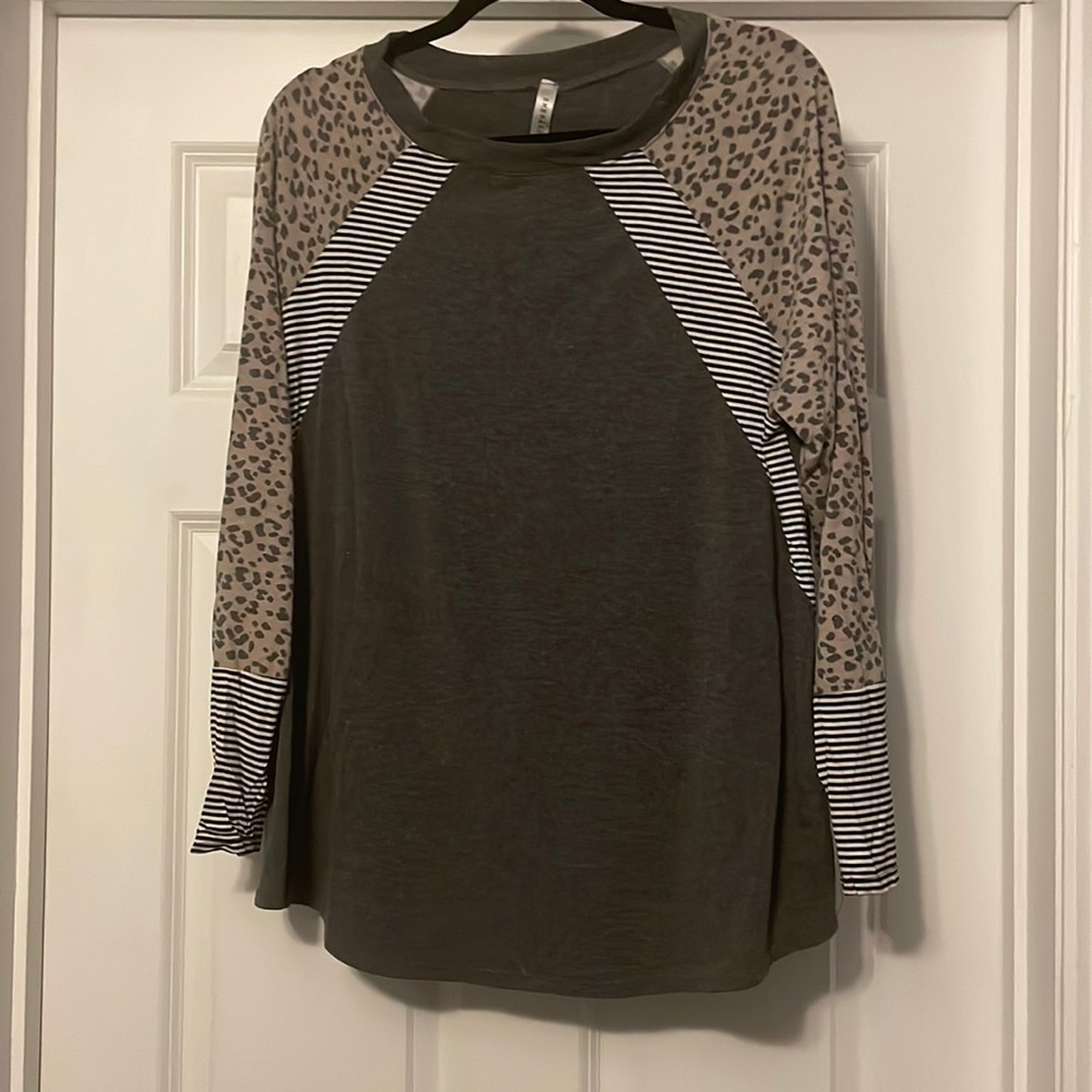 Leopard print long-sleeve shirt